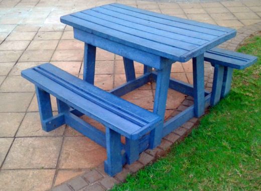 kids plastic picnic table