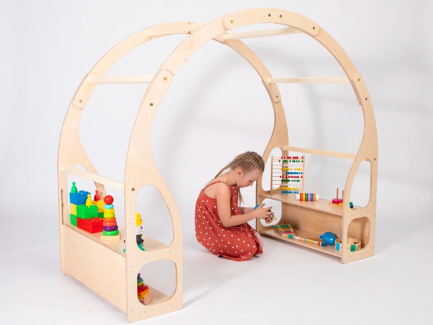 Low Waldorf playstand for toddlers