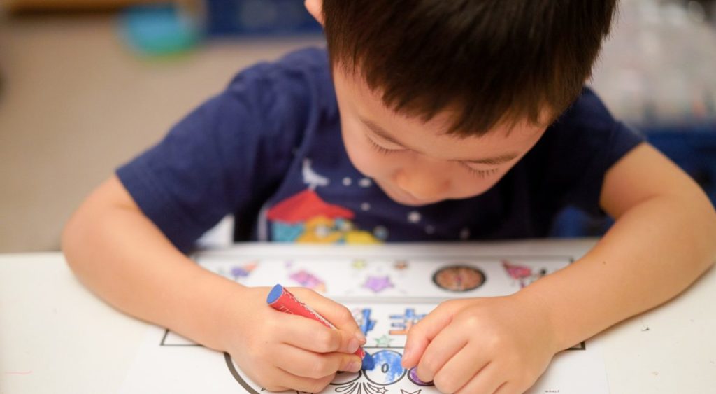 preschooler coloring to build pre-literacy skills