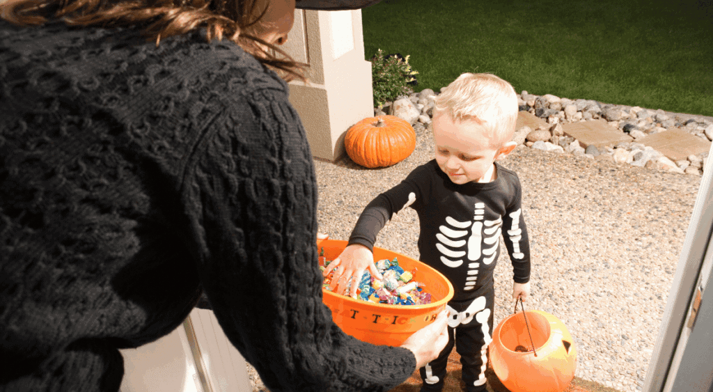 kids trick or treating for Halloween