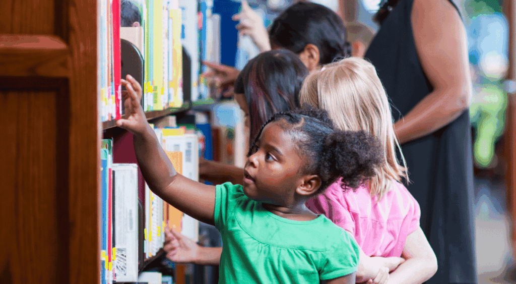 preschoolers visiting the library